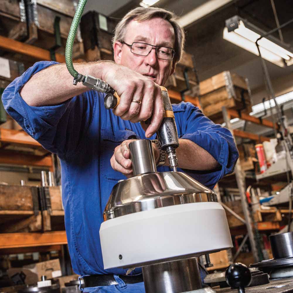varimixer - craftmanship - The planetary head is assembled This takes place upside down
