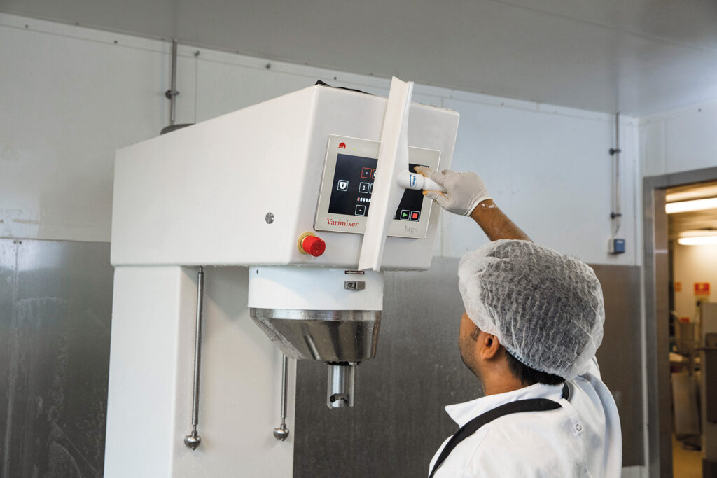 varimixer_ip_class_cleaning_with_water_01b - Varimixer - Varimixer Varimixer - Hygiene - ERGO - Planetary Mixer cleaning - With IP54